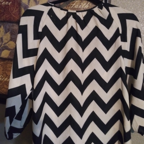 Blouse - Picture 2 of 5